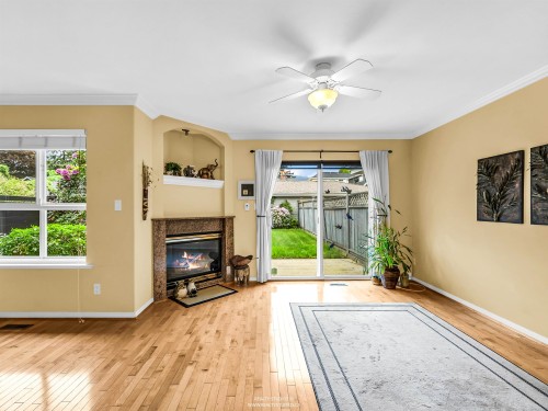 332 12Th Street E, North Vancouver, BC 