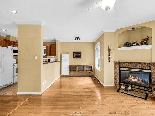 332 12Th Street E, North Vancouver, BC 