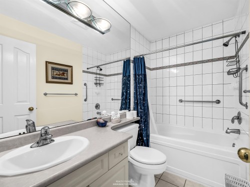332 12Th Street E, North Vancouver, BC 