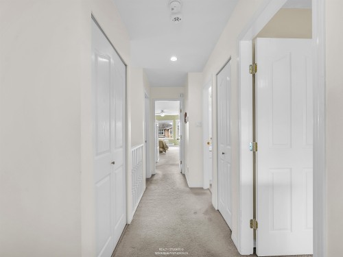 332 12Th Street E, North Vancouver, BC 