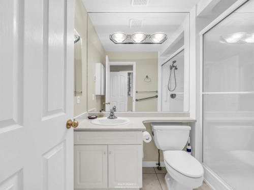 332 12Th Street E, North Vancouver, BC 