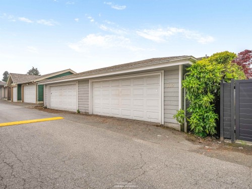 332 12Th Street E, North Vancouver, BC 