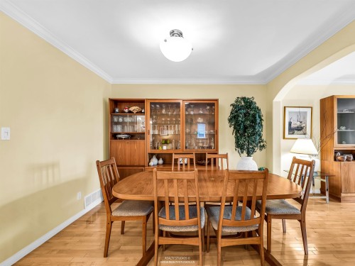 332 12Th Street E, North Vancouver, BC 