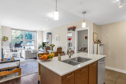 204-1177 Marine Drive  North Vancouver, BC V7P 1T1