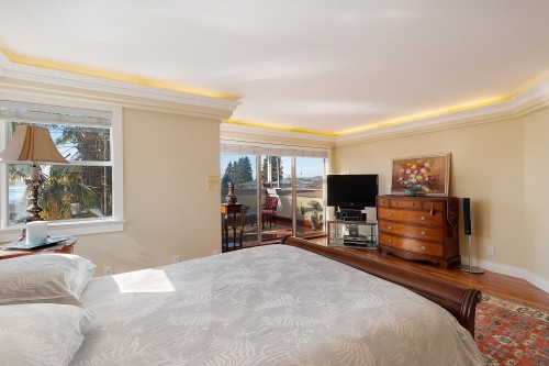 2541 Marine Drive, West Vancouver, BC 