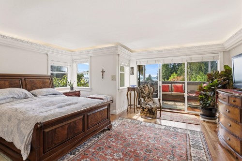 2541 Marine Drive, West Vancouver, BC 