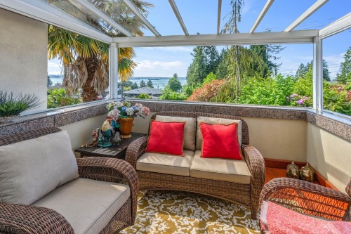 2541 Marine Drive, West Vancouver, BC 