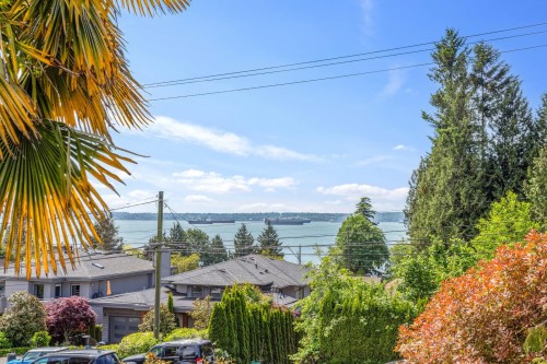 2541 Marine Drive, West Vancouver, BC 