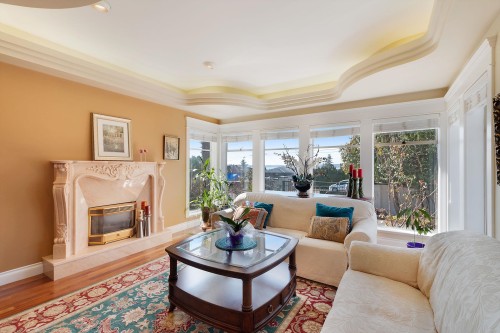 2541 Marine Drive, West Vancouver, BC 