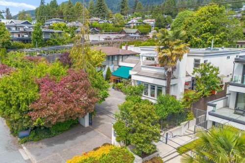 2541 Marine Drive, West Vancouver, BC 