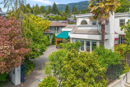 2541 Marine Drive, West Vancouver, BC 