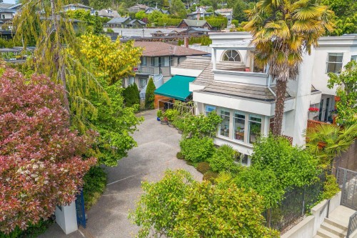 2541 Marine Drive, West Vancouver, BC 