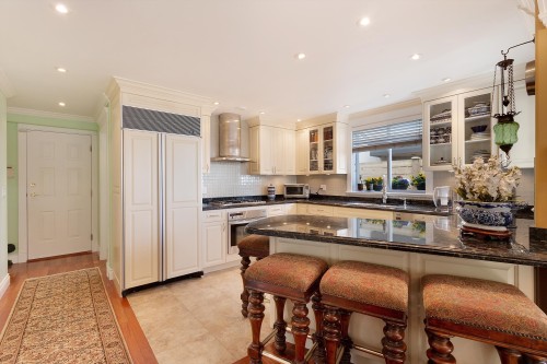 2541 Marine Drive, West Vancouver, BC 