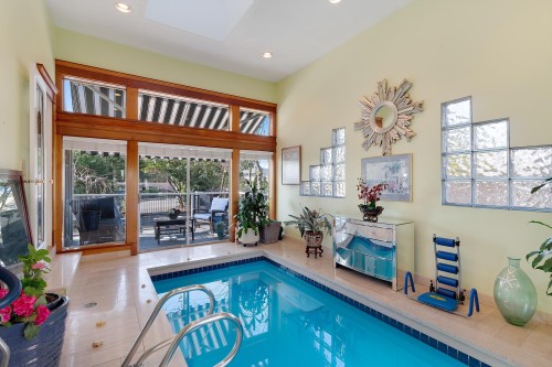 2541 Marine Drive, West Vancouver, BC 