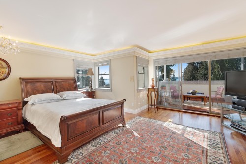 2541 Marine Drive, West Vancouver, BC 