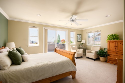 228 Kings Road W, North Vancouver, BC 