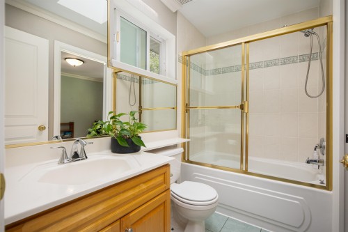 228 Kings Road W, North Vancouver, BC 