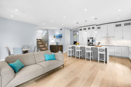6560 Nelson Avenue, West Vancouver, BC 