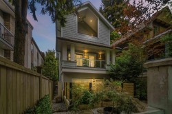 1533 5th Avenue E Vancouver, BC V5N 1L6