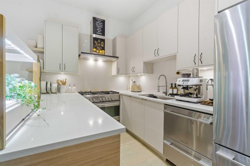 1533 5Th Avenue E, Vancouver, BC 