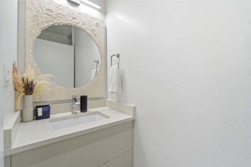 1533 5Th Avenue E, Vancouver, BC 
