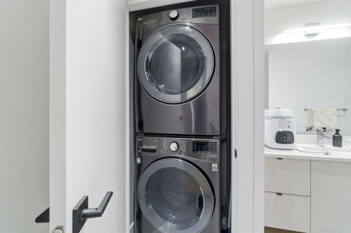 1533 5Th Avenue E, Vancouver, BC 