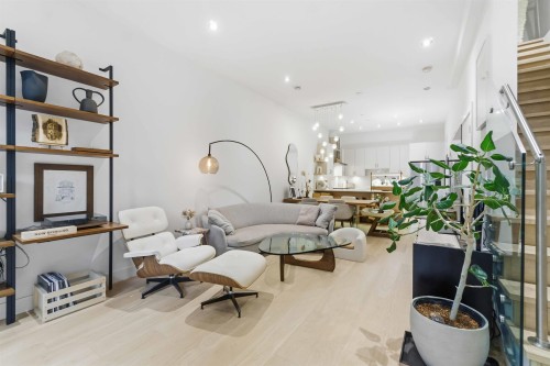 1533 5Th Avenue E, Vancouver, BC 