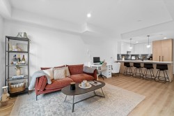5-237 Ridgeway Avenue  North Vancouver, BC V7L 0H6