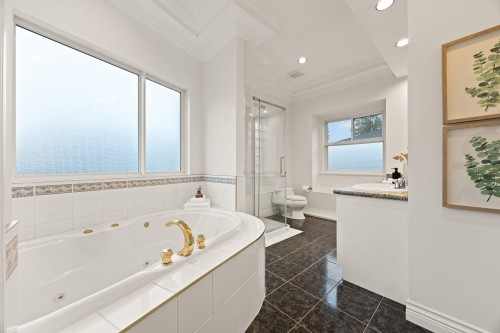 4087 Marine Drive Sw, Vancouver, BC 