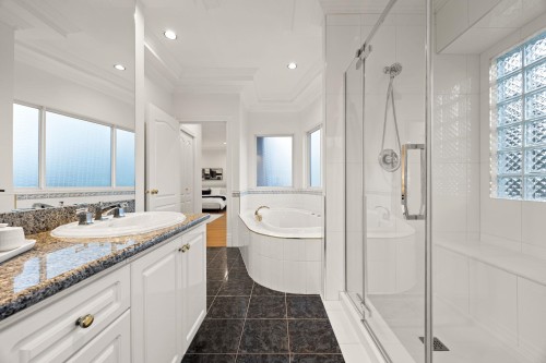 4087 Marine Drive Sw, Vancouver, BC 