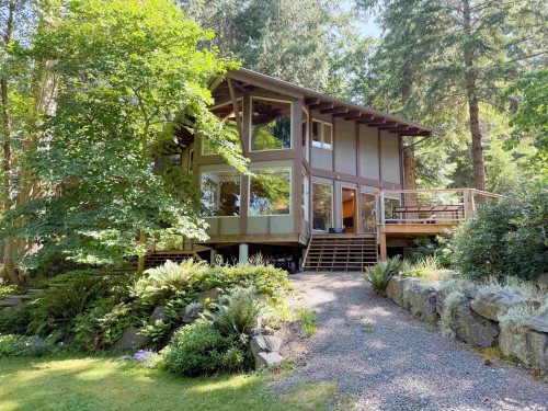 901 Windjammer Road  Bowen Island, BC V0N 1G2