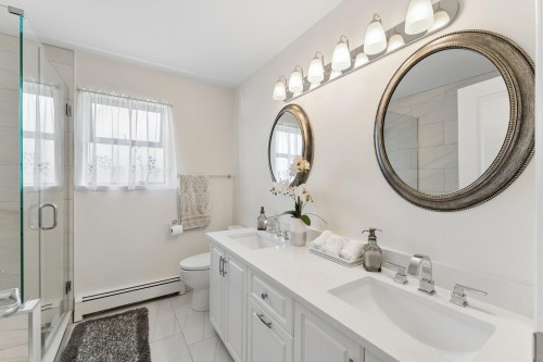 2581 3Rd Avenue E, Vancouver, BC 
