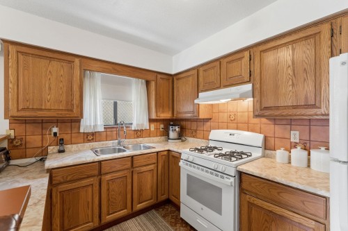2581 3Rd Avenue E, Vancouver, BC 