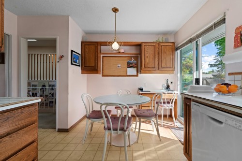 689 Poplar Street, Coquitlam, BC 