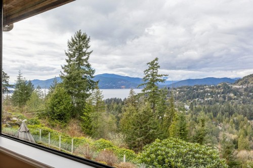 5180 Meadfeild Road  West Vancouver, BC V7W 3B8