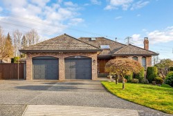 2572 Fuchsia Place  Coquitlam, BC V3E 2M8