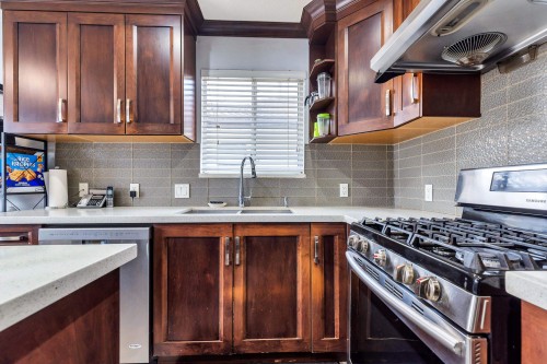 7162 Gladstone Street, Vancouver, BC 