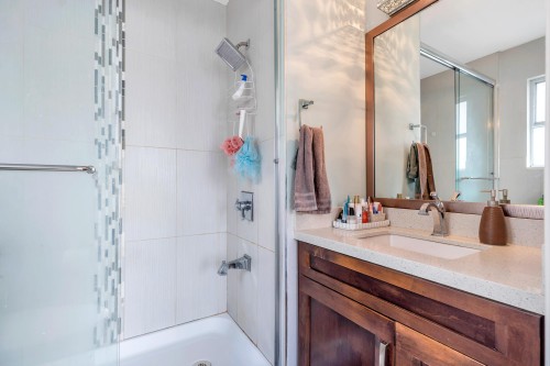 7162 Gladstone Street, Vancouver, BC 