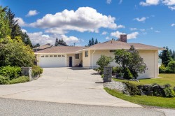 6540 Jasper Road Sechelt, BC V7Z 0S9