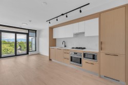 7XX-2729 Kingsway Vancouver, BC V5R 0M6