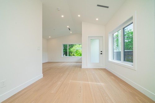 1933 4Th Avenue E, Vancouver, BC 