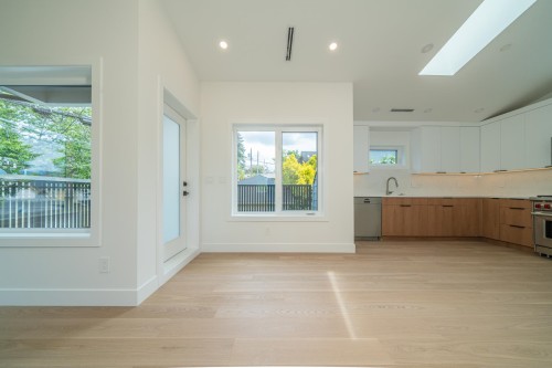 1933 4Th Avenue E, Vancouver, BC 