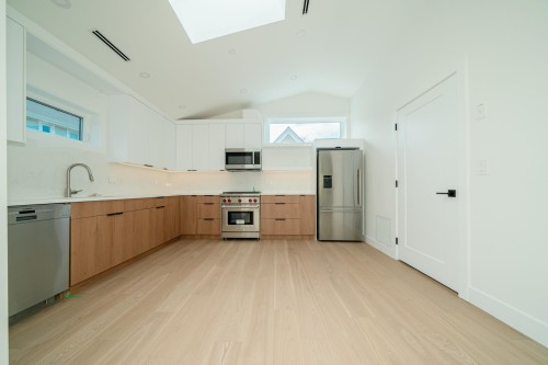 1933 4Th Avenue E, Vancouver, BC 
