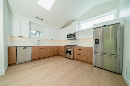 1933 4Th Avenue E, Vancouver, BC 