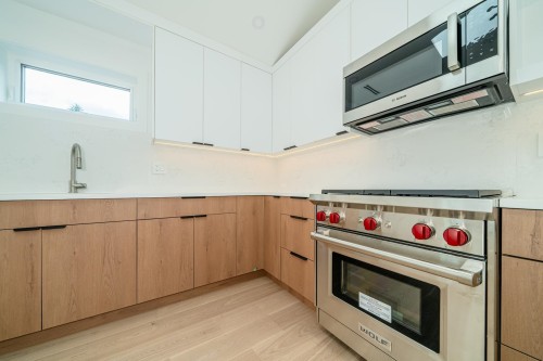 1933 4Th Avenue E, Vancouver, BC 