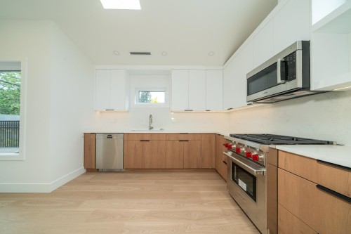1933 4Th Avenue E, Vancouver, BC 