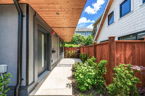 1933 4Th Avenue E, Vancouver, BC 