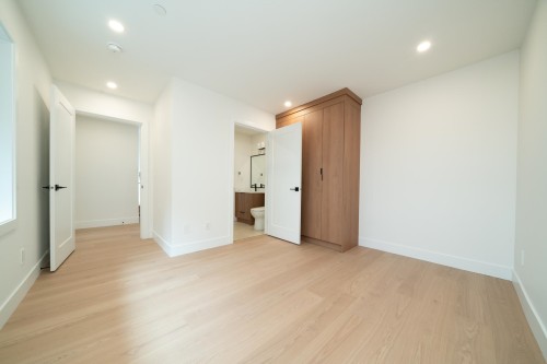 1933 4Th Avenue E, Vancouver, BC 