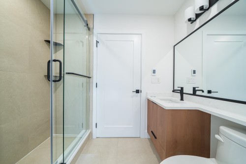 1933 4Th Avenue E, Vancouver, BC 