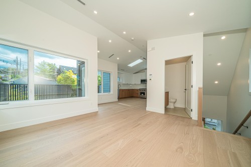 1933 4Th Avenue E, Vancouver, BC 